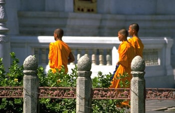 Buddhist-monks-Thailand